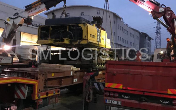 Loading komatsu PC200 into container Flat rack